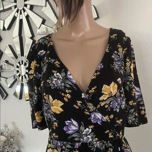 Abercrombie & Fitch women’s Black Floral Wrap, elastic on the waist size S